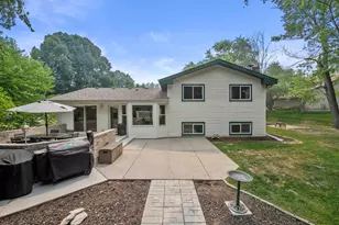 2816 Woodridge Ct, Waukesha, WI 53188 - Photo 9