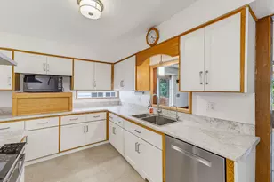 11911 N Wauwatosa Rd, Mequon, WI 53097 - Photo 17