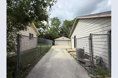 9812 W Darnel Ave, Milwaukee, WI 53224 - Photo 5
