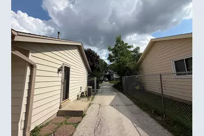 9812 W Darnel Ave, Milwaukee, WI 53224 - Photo 7