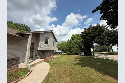 9812 W Darnel Ave, Milwaukee, WI 53224 - Photo 3