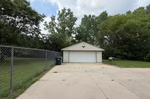 9812 W Darnel Ave, Milwaukee, WI 53224 - Photo 9