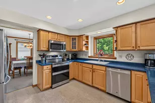 952 Arlon Ct, Belgium, WI 53004 - Photo 9