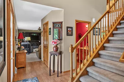 952  Arlon Ct, Belgium, WI 53004 - Photo 3