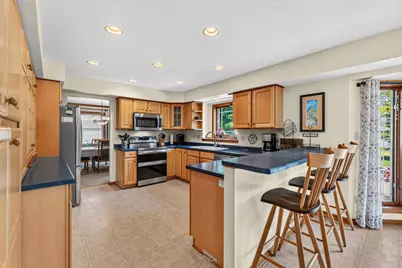 952  Arlon Ct, Belgium, WI 53004 - Photo 11