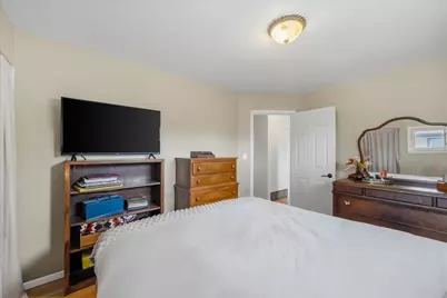 8013 W Waterford Ave, Milwaukee, WI 53220 - Photo 11