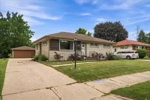 8013 W Waterford Ave, Milwaukee, WI 53220 - Photo 29