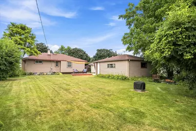 8013 W Waterford Ave, Milwaukee, WI 53220 - Photo 27