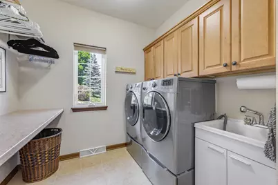 2408  Deercrest Ct, Waukesha, WI 53188 - Photo 27