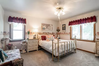 9380 S 15th Ave, Oak Creek, WI 53154 - Photo 13