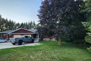 296 Connie Dr, Newburg, WI 53090 - Photo 3