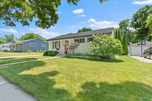 843 E Doty Pl, Milwaukee, WI 53207 - Photo 21