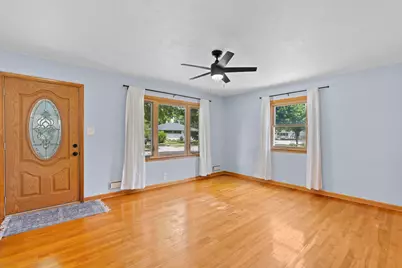 843 E Doty Pl, Milwaukee, WI 53207 - Photo 3