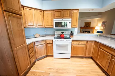 W173N7930  Bluejay Ct, Menomonee Falls, WI 53051 - Photo 9