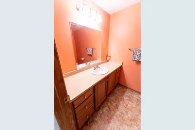 W173N7930  Bluejay Ct, Menomonee Falls, WI 53051 - Photo 21