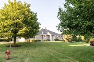 W173N7930 Bluejay Ct, Menomonee Falls, WI 53051 - Photo 37
