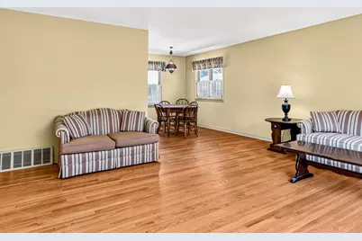 726 N Glenn Dr, Waukesha, WI 53188 - Photo 3