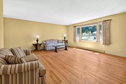 726 N Glenn Dr, Waukesha, WI 53188 - Photo 5