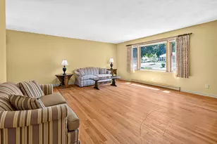 726 N Glenn Dr, Waukesha, WI 53188 - Photo 5