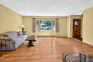 726 N Glenn Dr, Waukesha, WI 53188 - Photo 7