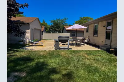 8642 S Fenway Ct, Oak Creek, WI 53154 - Photo 19