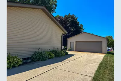 8642 S Fenway Ct, Oak Creek, WI 53154 - Photo 23