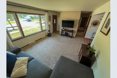 8642 S Fenway Ct, Oak Creek, WI 53154 - Photo 3