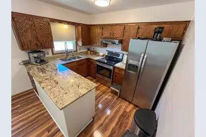 8642 S Fenway Ct, Oak Creek, WI 53154 - Photo 9