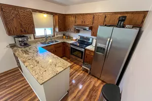 8642 S Fenway Ct, Oak Creek, WI 53154 - Photo 9