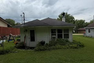1402 E Koshkonong Dr, Milton, WI 53534 - Photo 3