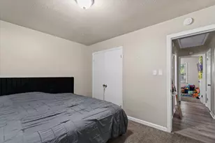 4876 N 21st St, Milwaukee, WI 53209 - Photo 11