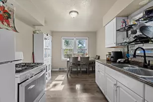 4876 N 21st St, Milwaukee, WI 53209 - Photo 5