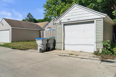 4876 N 21st St, Milwaukee, WI 53209 - Photo 17