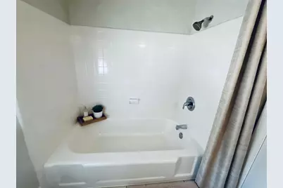 5821 W Keefe Ave, Milwaukee, WI 53216 - Photo 17