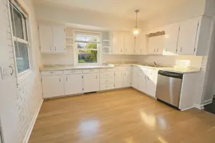 5821 W Keefe Ave, Milwaukee, WI 53216 - Photo 9