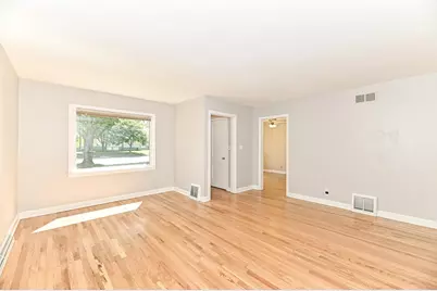 2925 N 85th St, Milwaukee, WI 53222 - Photo 7