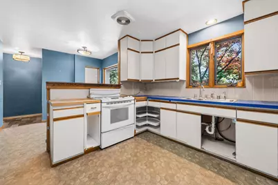 810 E Fairy Chasm Rd, Bayside, WI 53217 - Photo 17