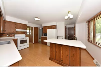 1818  Woodridge Rd, West Bend, WI 53095 - Photo 3