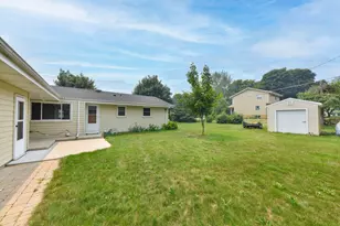 1818 Woodridge Rd, West Bend, WI 53095 - Photo 35