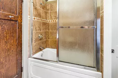 3041 N Oakland Ave #3043, Milwaukee, WI 53211 - Photo 13