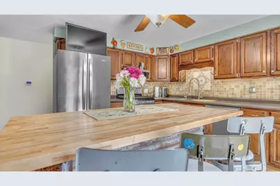 707  Goldfinch Ln, Howards Grove, WI 53083 - Photo 5