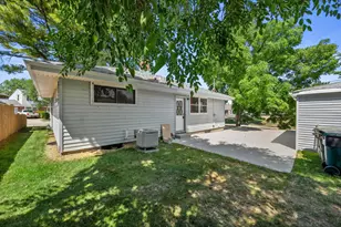 6105 W Arizona Ct, Milwaukee, WI 53219 - Photo 23
