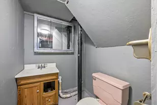 6105 W Arizona Ct, Milwaukee, WI 53219 - Photo 19