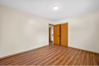 6105 W Arizona Ct, Milwaukee, WI 53219 - Photo 13