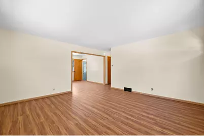 6105 W Arizona Ct, Milwaukee, WI 53219 - Photo 5