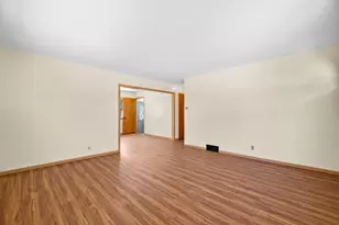 6105 W Arizona Ct, Milwaukee, WI 53219 - Photo 5