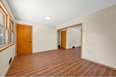 6105 W Arizona Ct, Milwaukee, WI 53219 - Photo 9