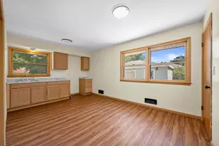 6105 W Arizona Ct, Milwaukee, WI 53219 - Photo 7