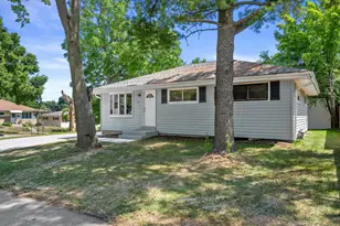 6105 W Arizona Ct, Milwaukee, WI 53219 - Photo 3