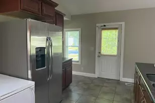 614 Whitewater Ave, Fort Atkinson, WI 53538 - Photo 7